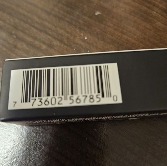 MAC POWDER KISS LIQUID LIPCOLOUR in A Little Tamed (NIB) - Picture 6 of 6